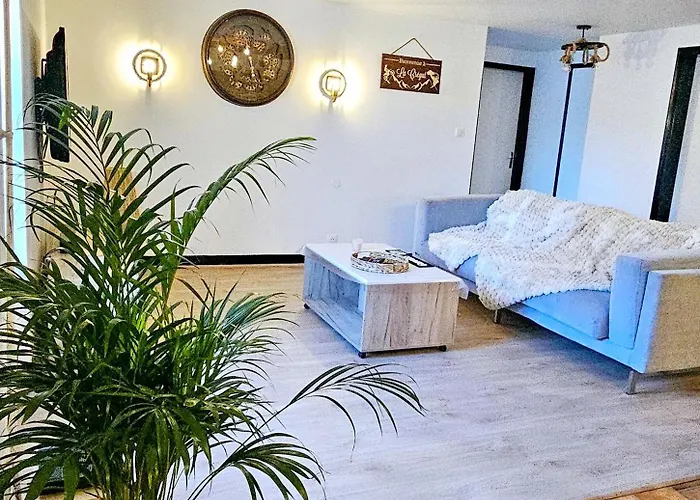 Holiday home Le De La Cregut